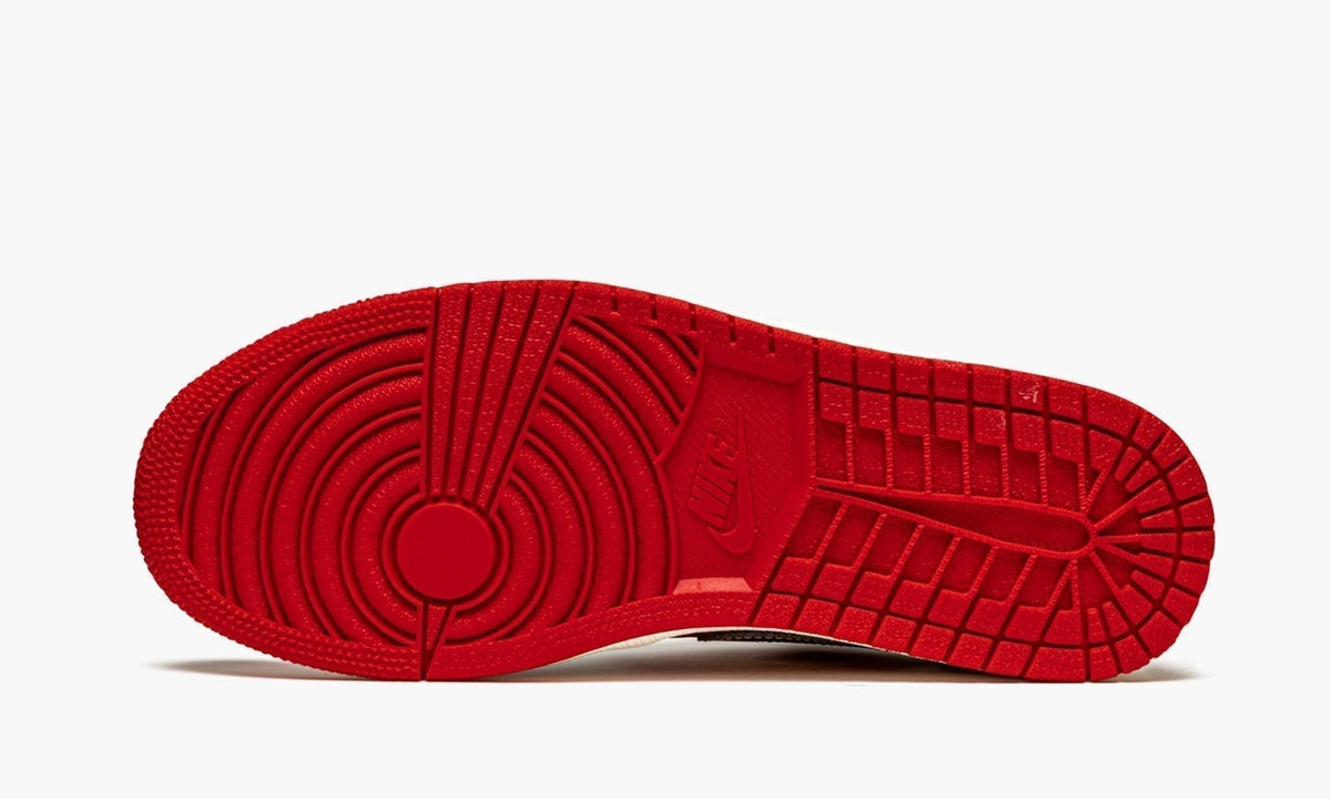 Air Jordan 1 Low SE Spades Sneakers
